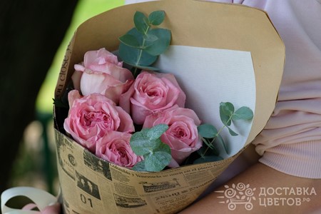 Букет розовых пионовидных роз "Три плюс два"